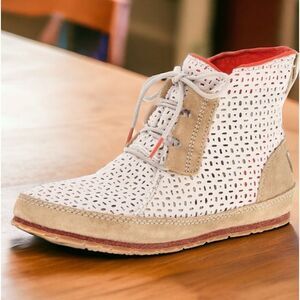 SOREL Ensenada Festival Cutout Canvas Leather Summer Boots Tan Size 6.5